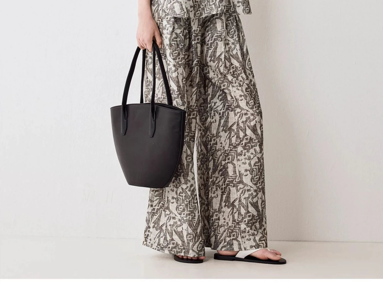 Sienna wide-leg trouser detail